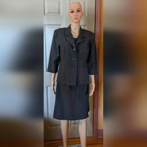 Pre-owned DBY 3 pc skirt suit, T3W